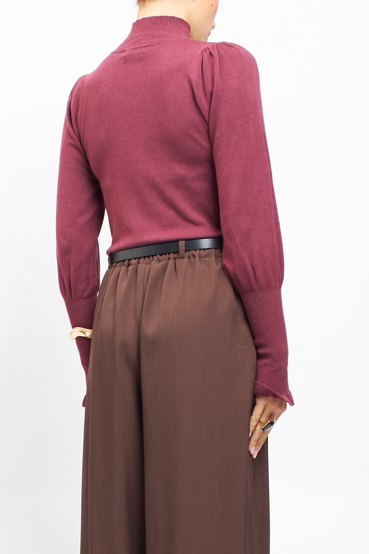 Maglia con collo alto con polsini a costine