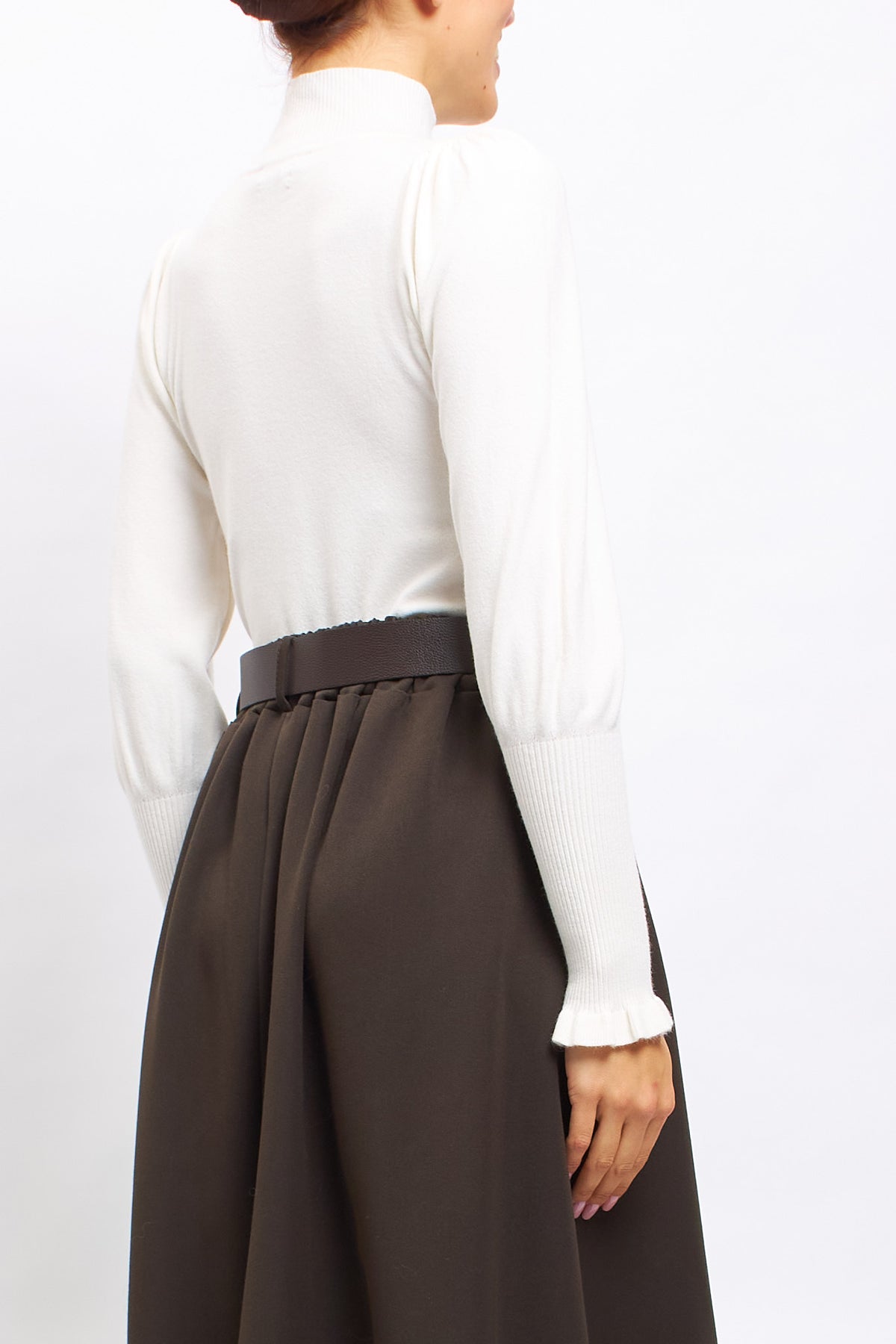 Maglia con collo alto con polsini a costine