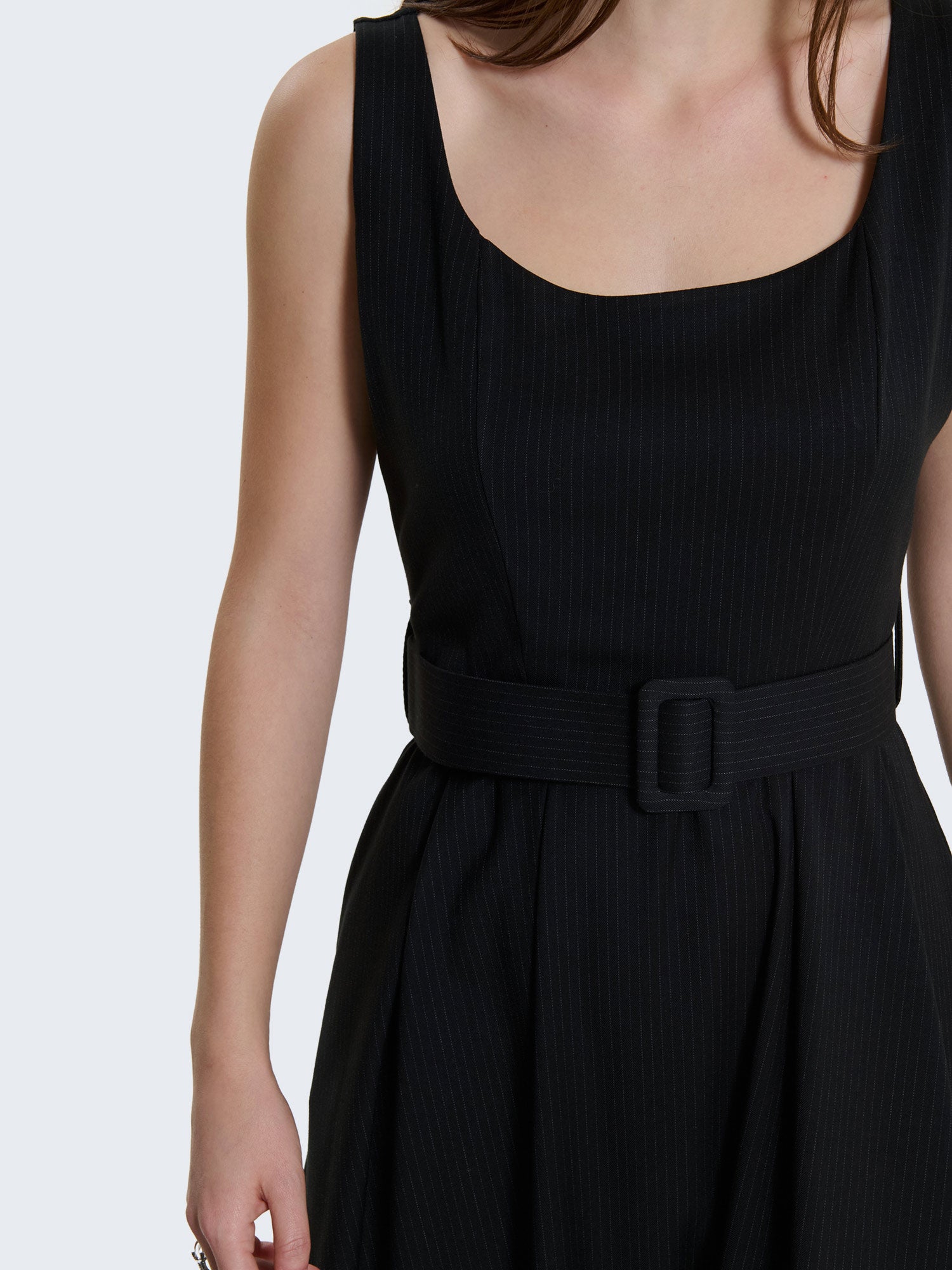 Abito con scollo quadrato gessato