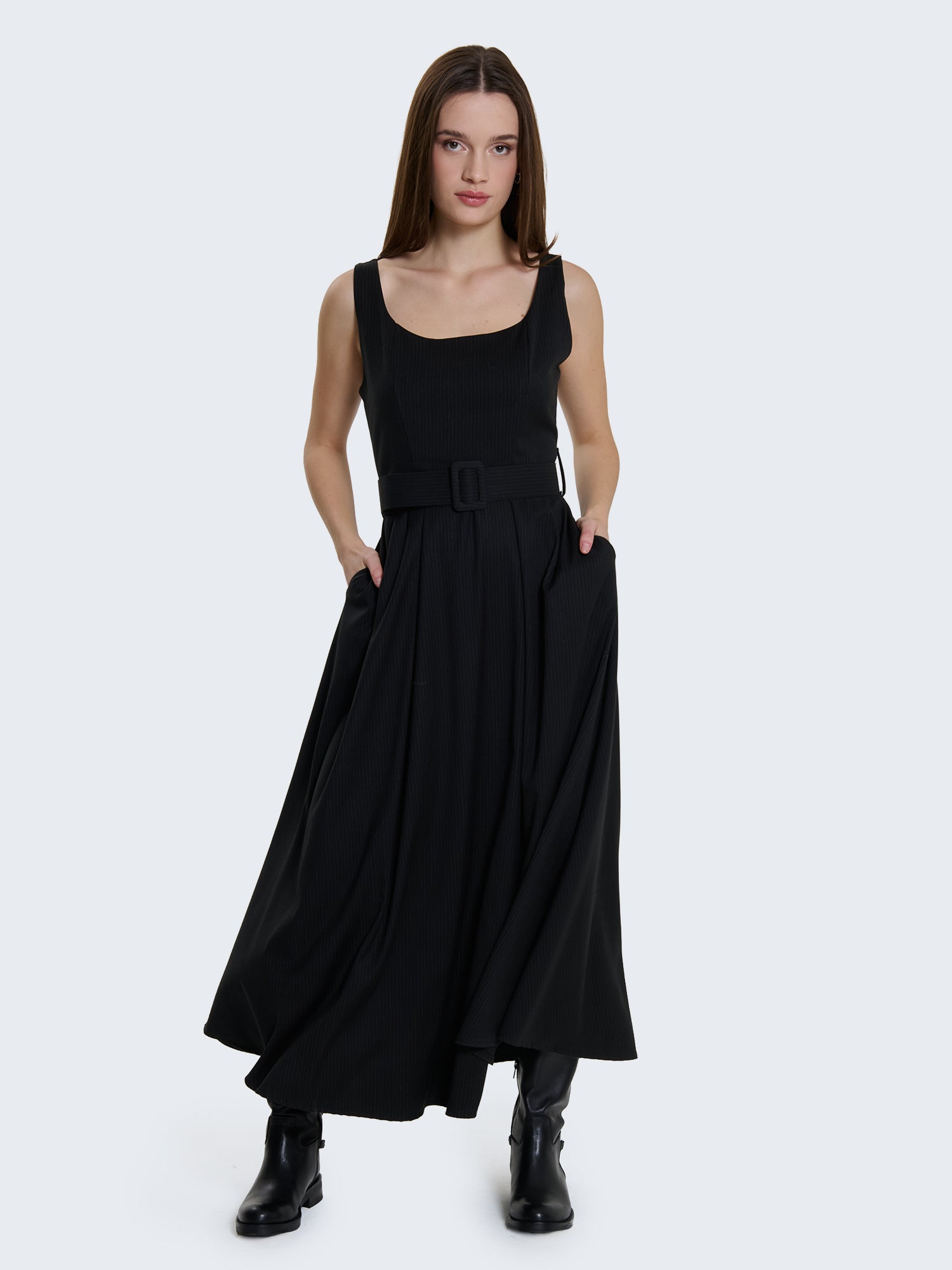 Abito con scollo quadrato gessato