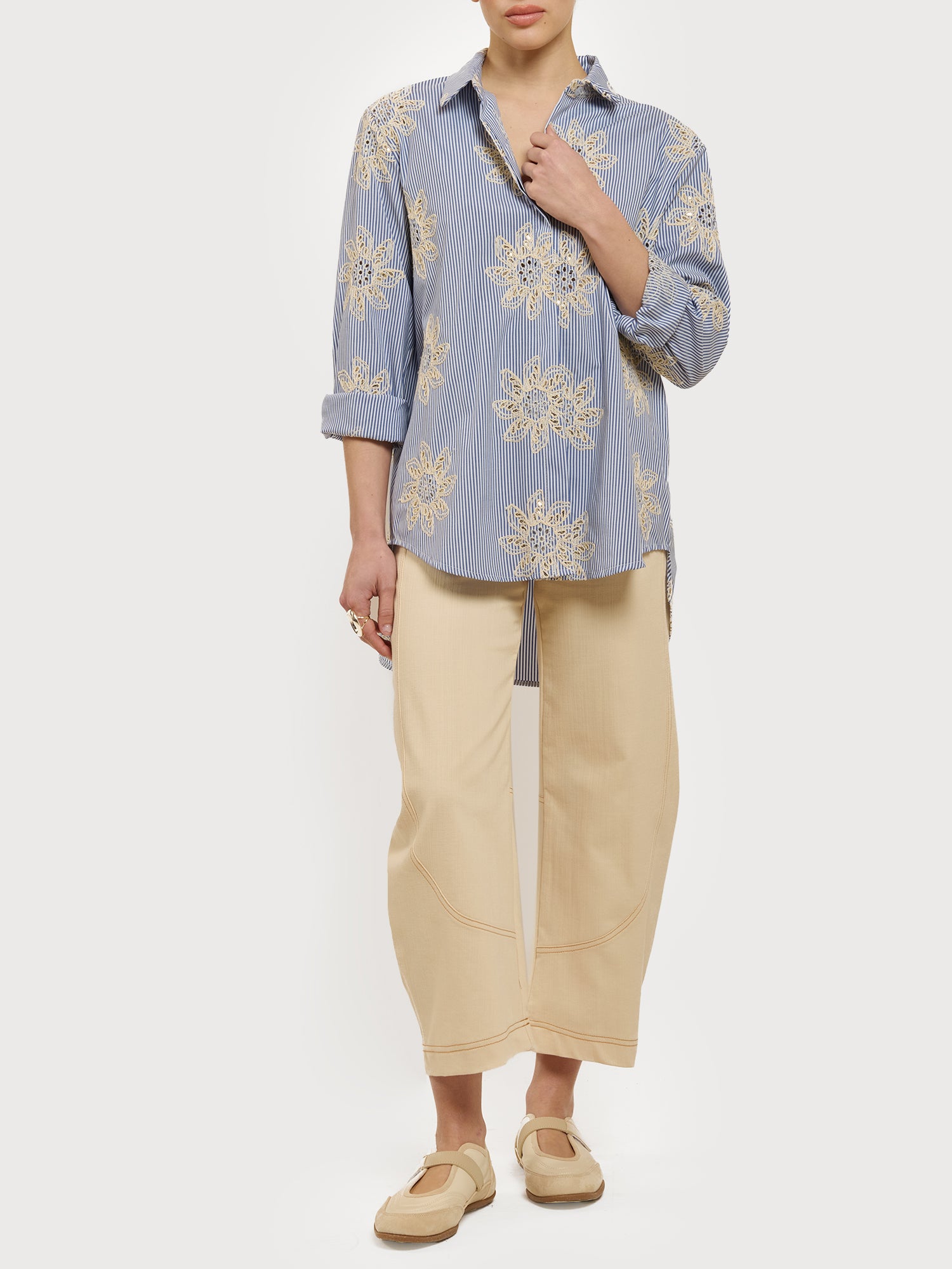 Camicia over a righe con ricami