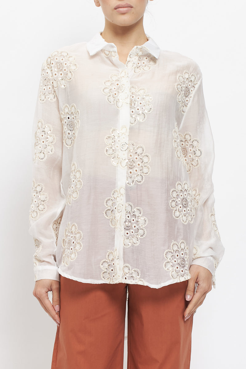 Camicia con ricami floreali