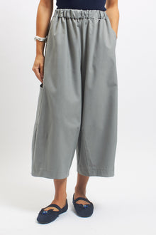 Pantalone Barrel con tasche