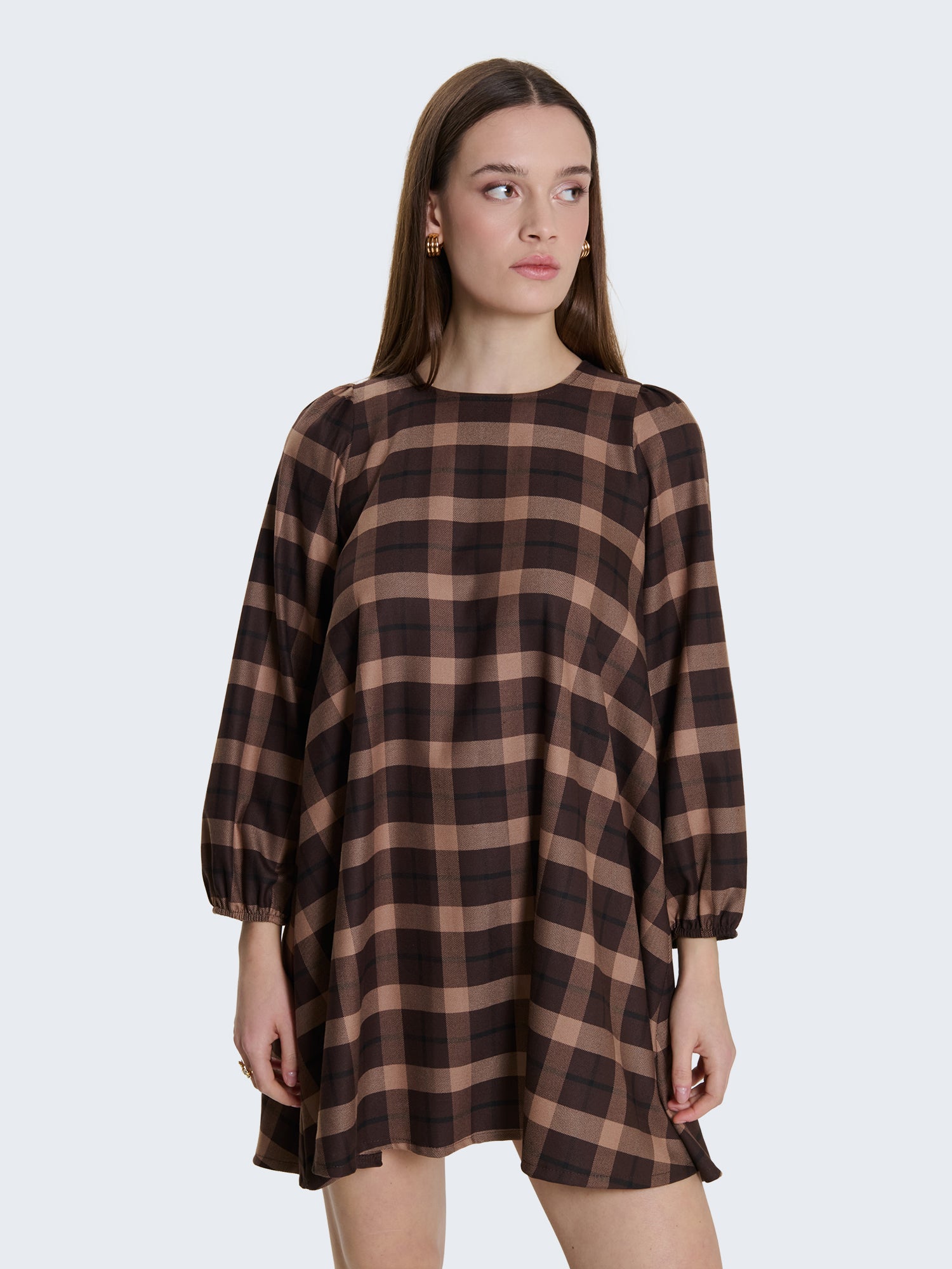 Abito corto a quadri con maniche a palloncino