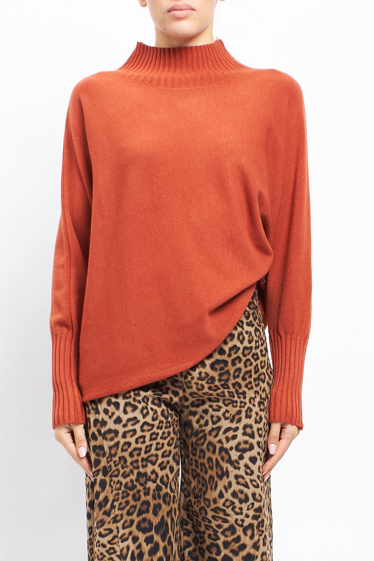 Oversized sweater with ribbed collar