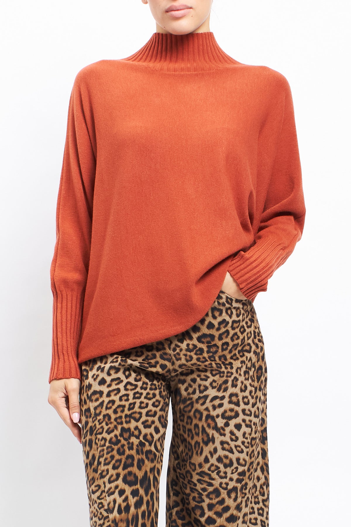 Oversized sweater with ribbed collar