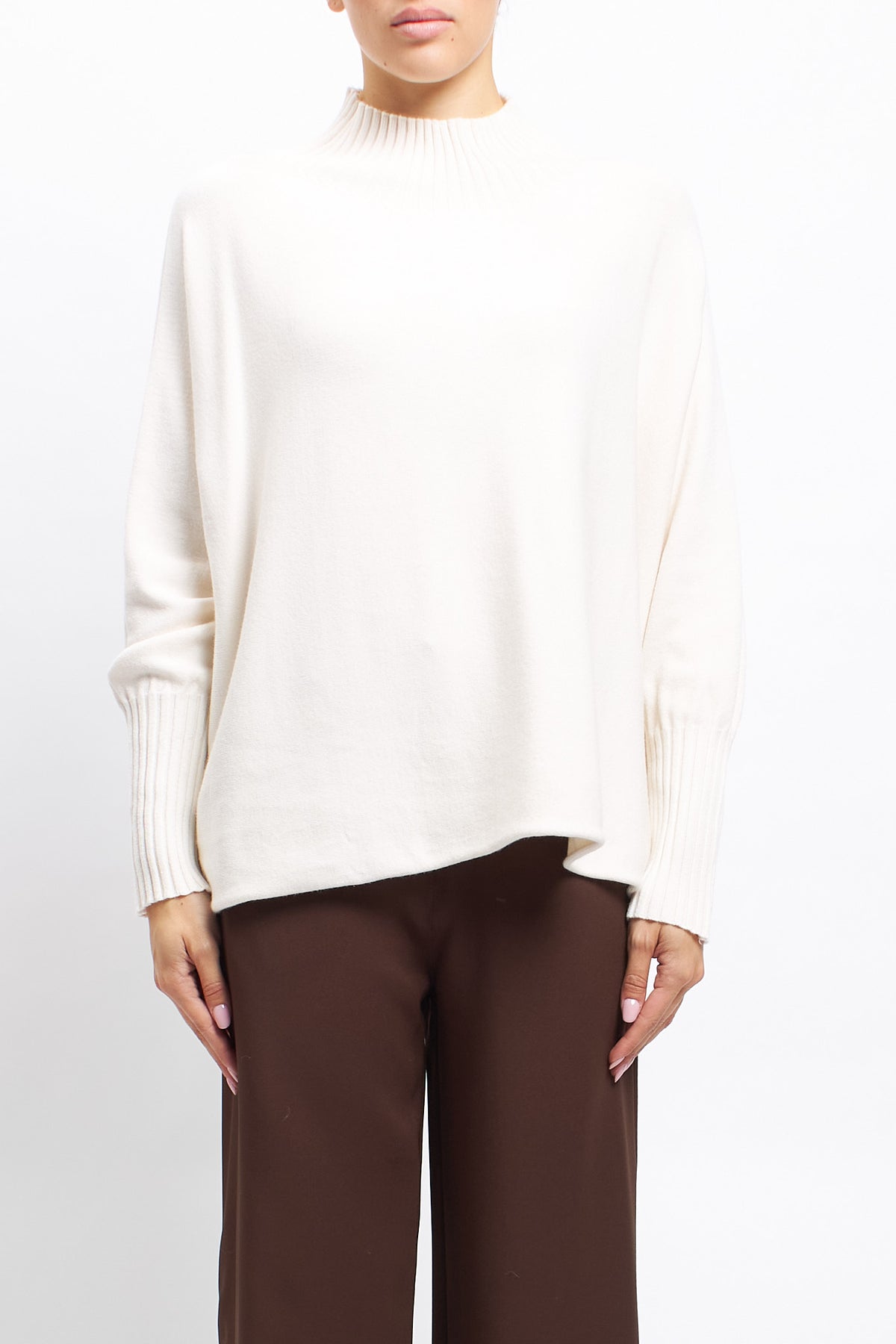Oversized sweater with ribbed collar