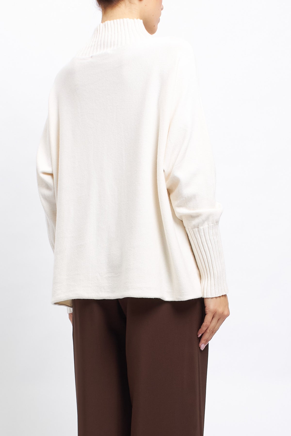 Oversized sweater with ribbed collar