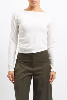 Maglia cropped con scollo a barca