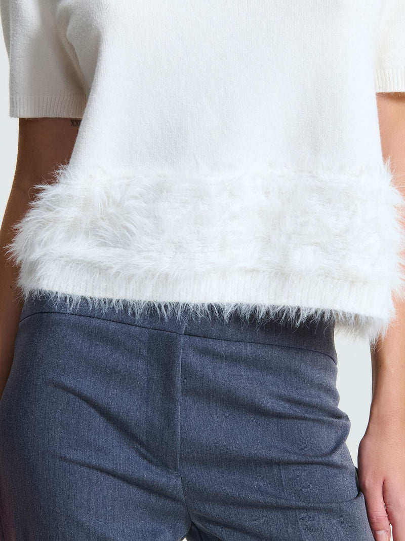 Maglia a maniche corte con bordo in pelo
