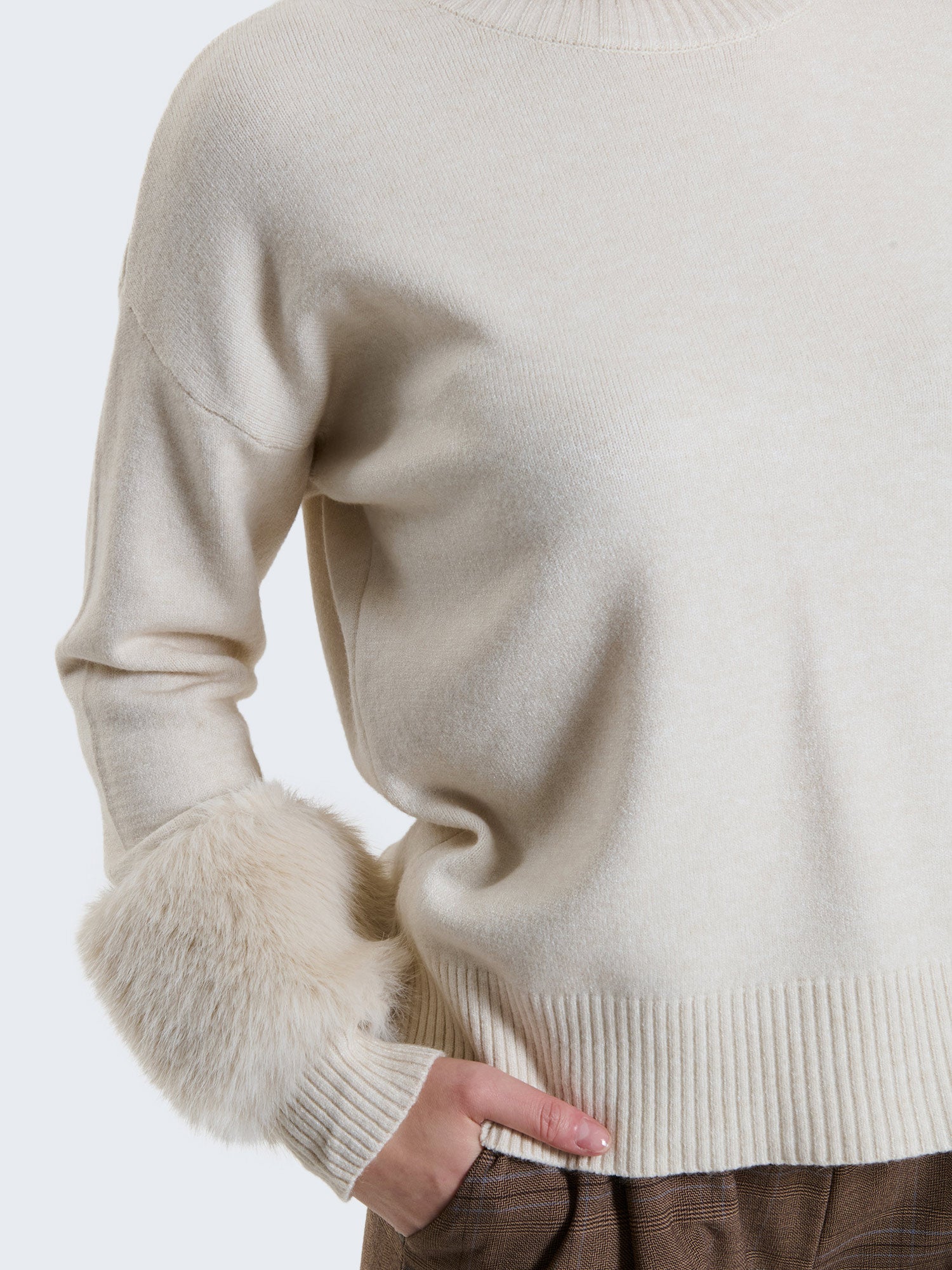 Maglia con inserti in pelliccia