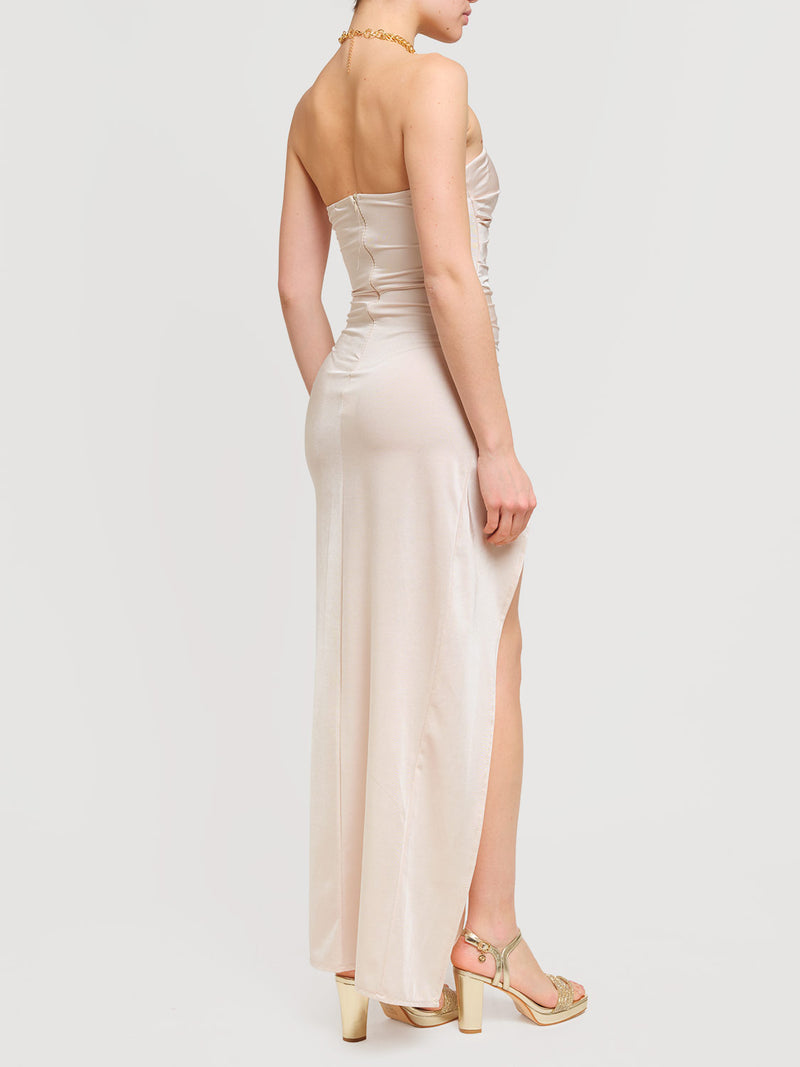 Abito lungo con spacco profondo