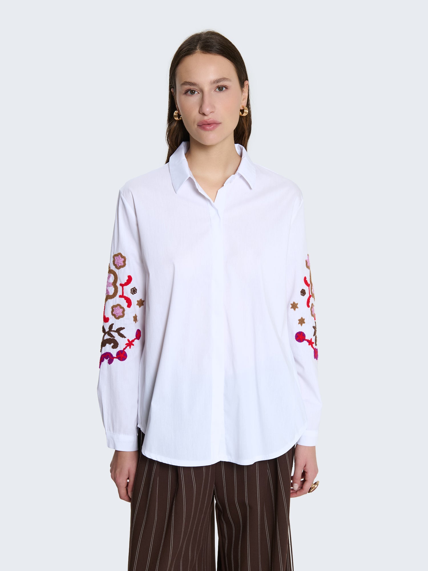 Camicia over con maniche ricamate