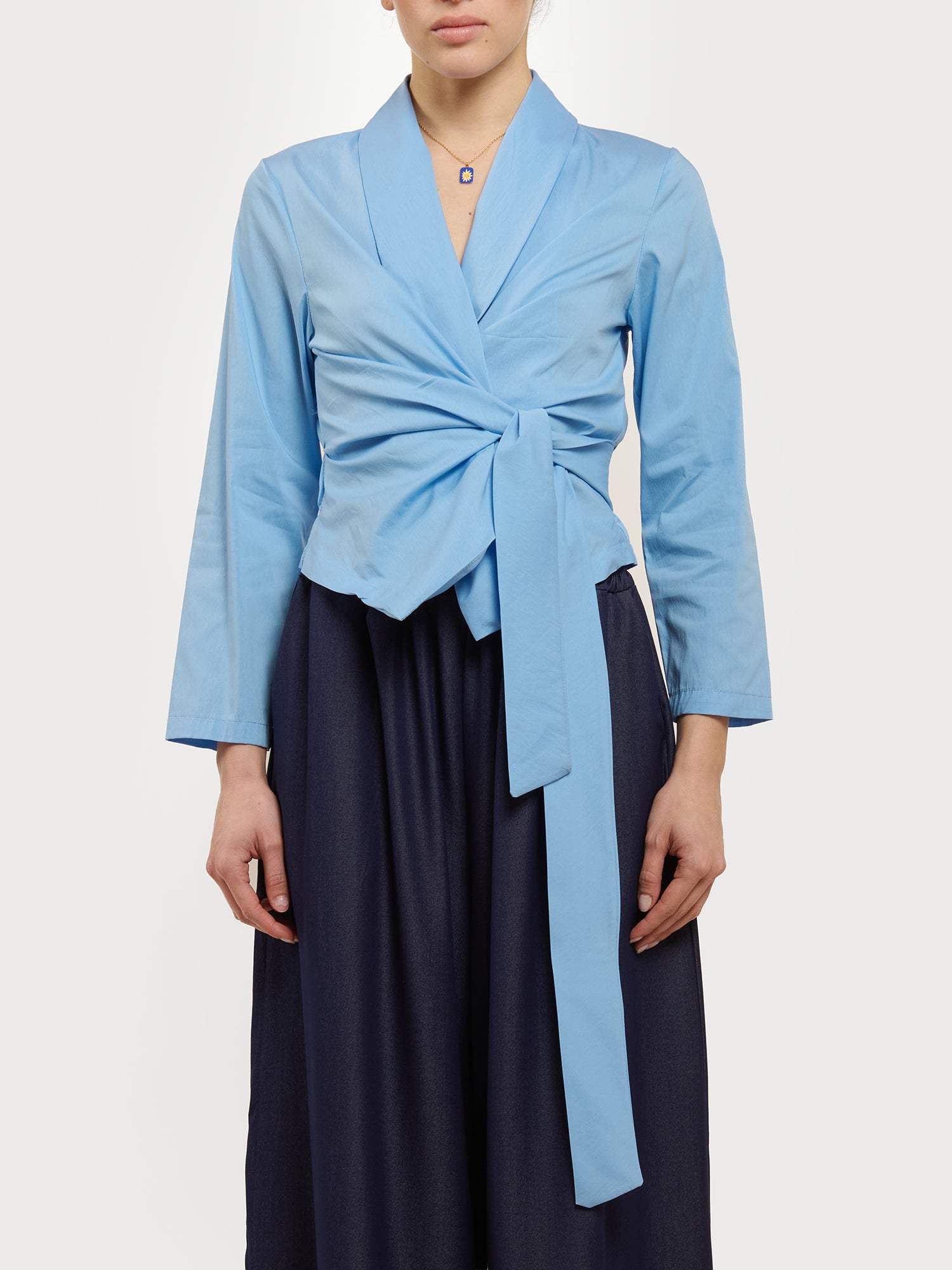 Camicia crop con fiocco