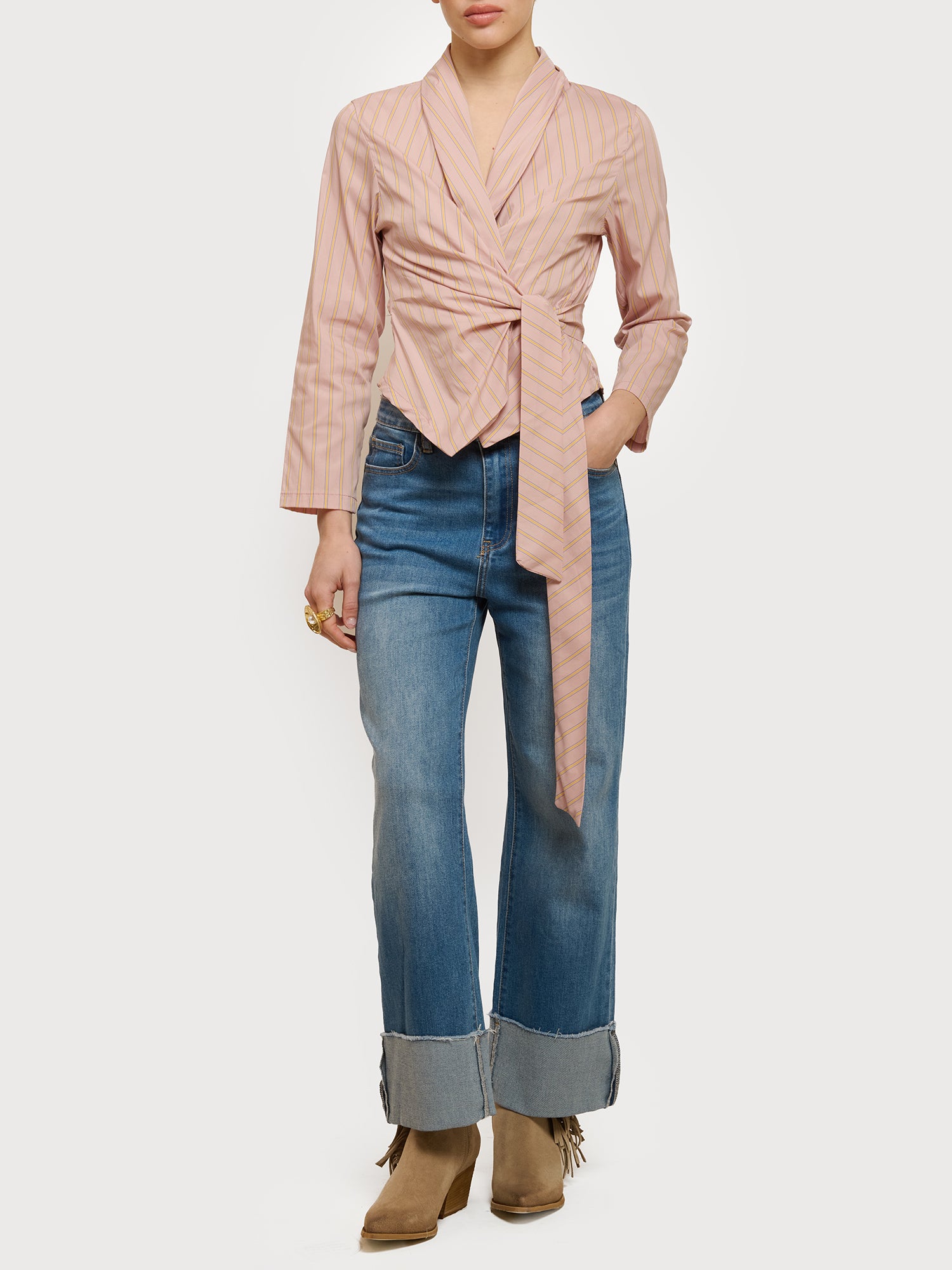 Camicia gessata con fiocco