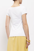 T-shirt con scollo a barca