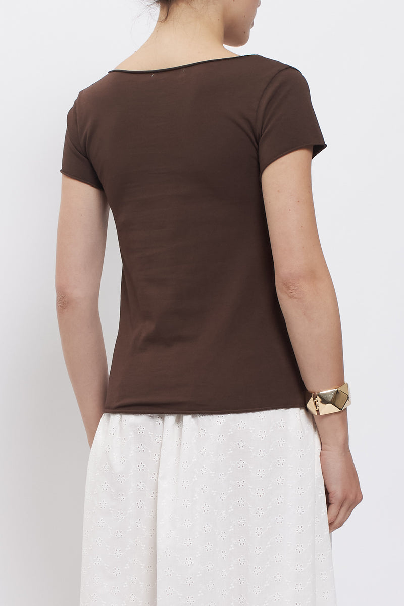 T-shirt con scollo a barca