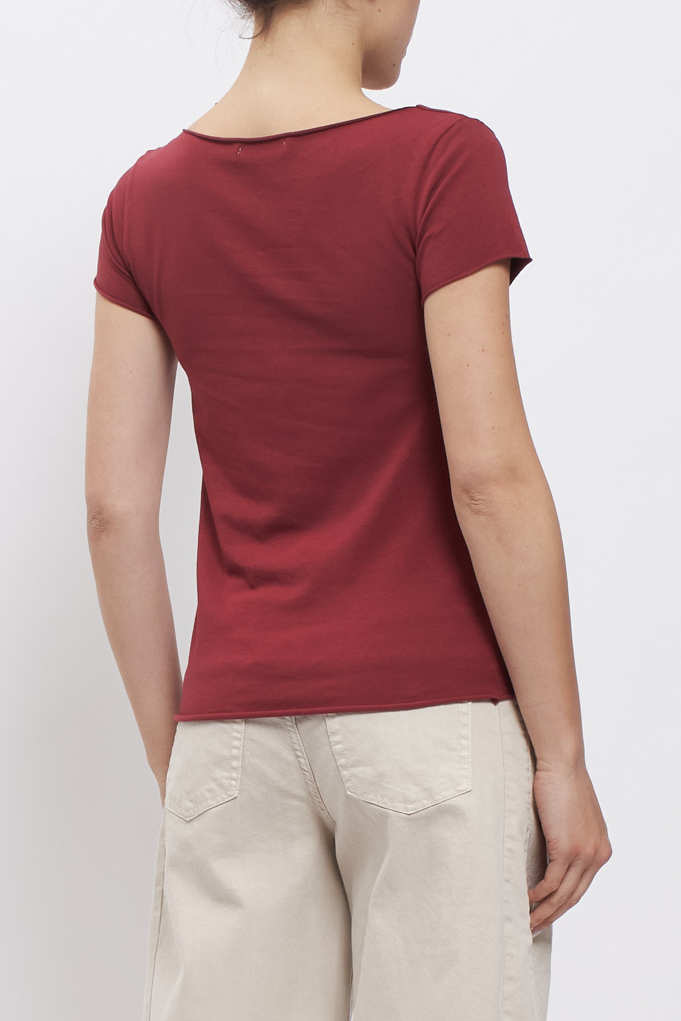 T-shirt con scollo a barca