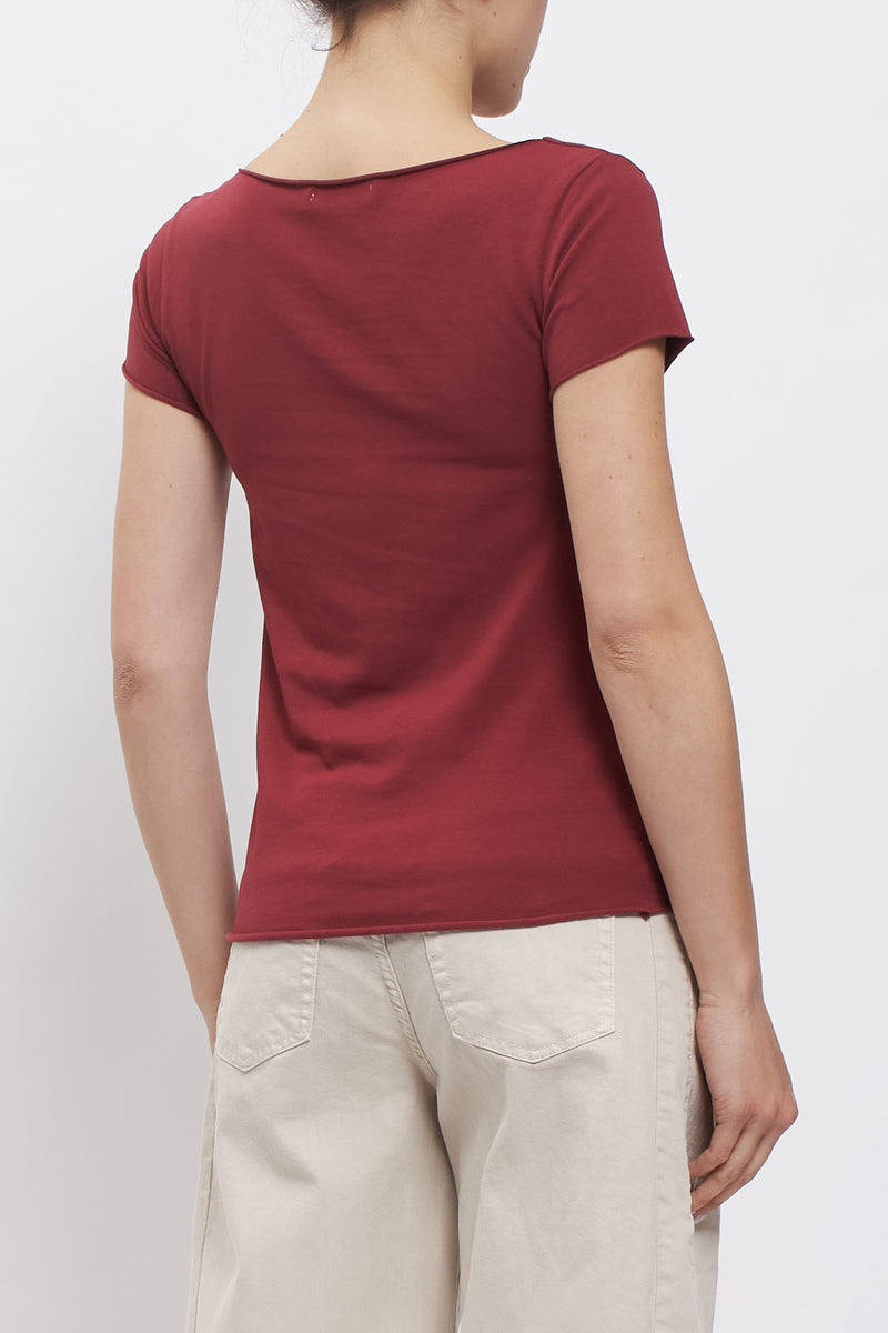 T-shirt con scollo a barca