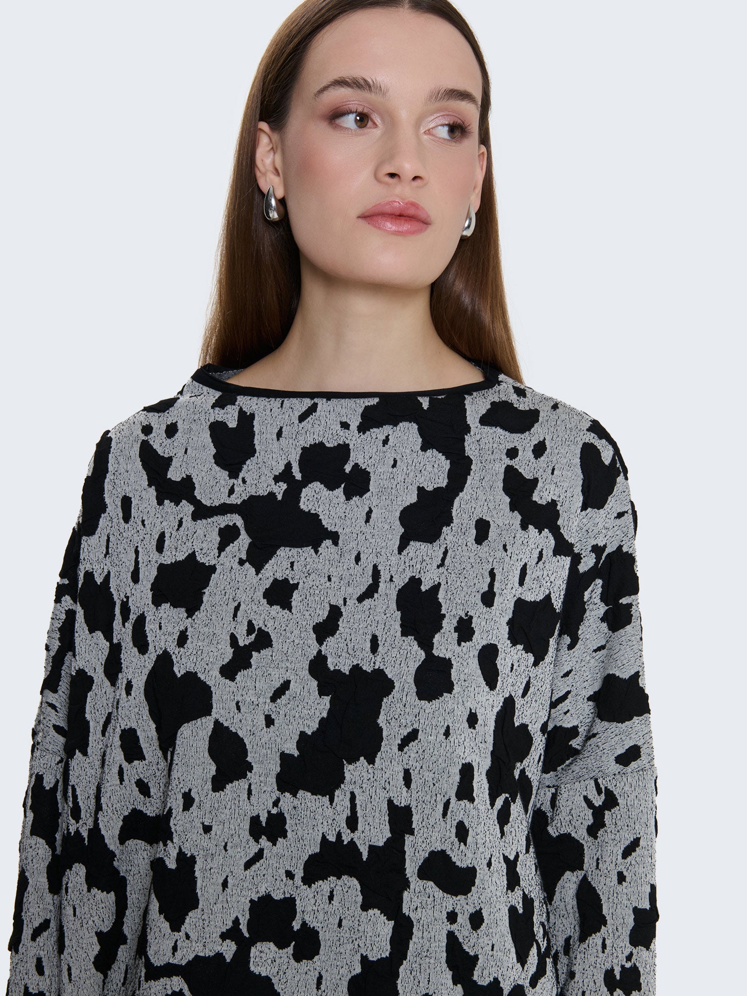 Maglia floccata oversize asimmetrica