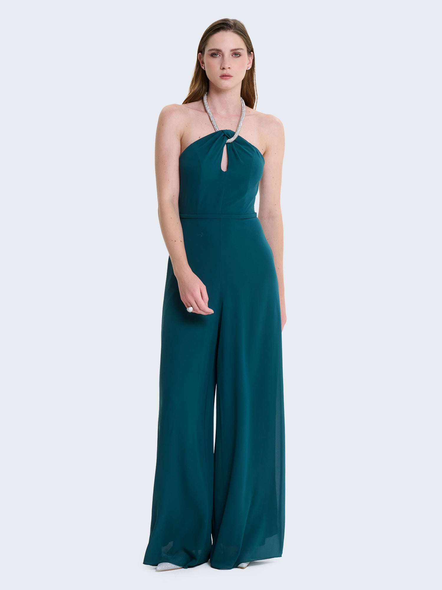 Tuta con collier gioiello
