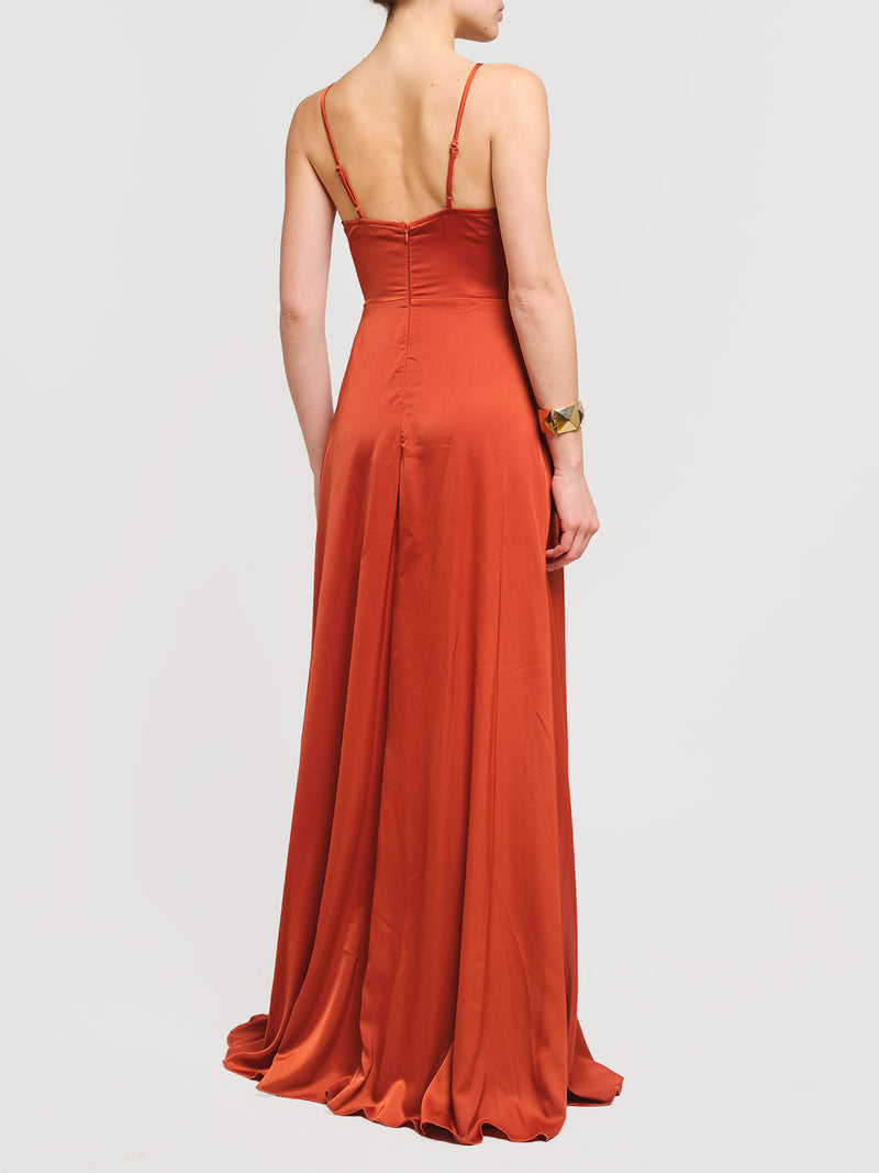 Abito in raso con coppe