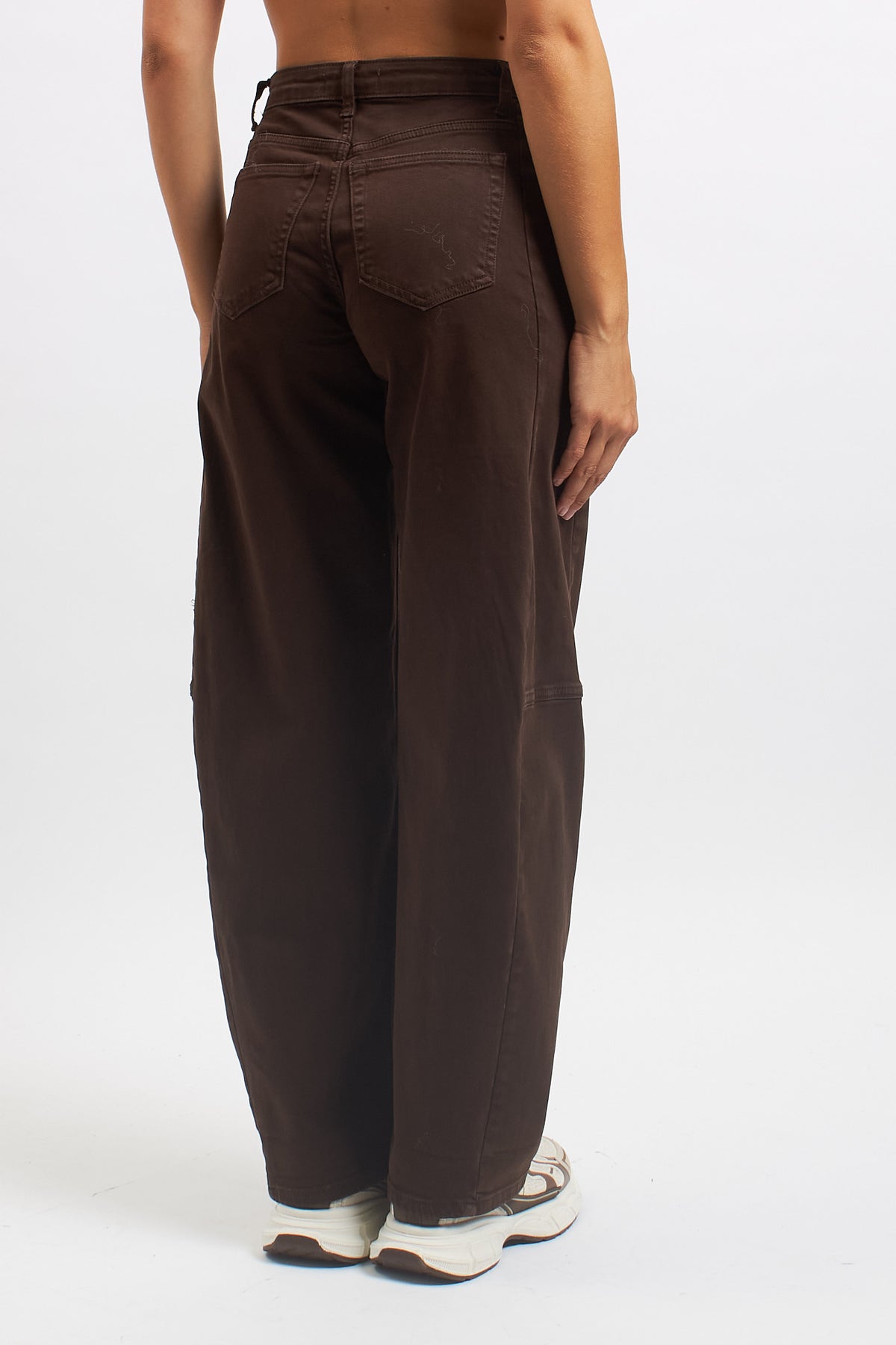 Pantalone barrel in cotone con tasche
