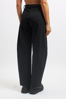 Pantalone barrel in cotone con tasche