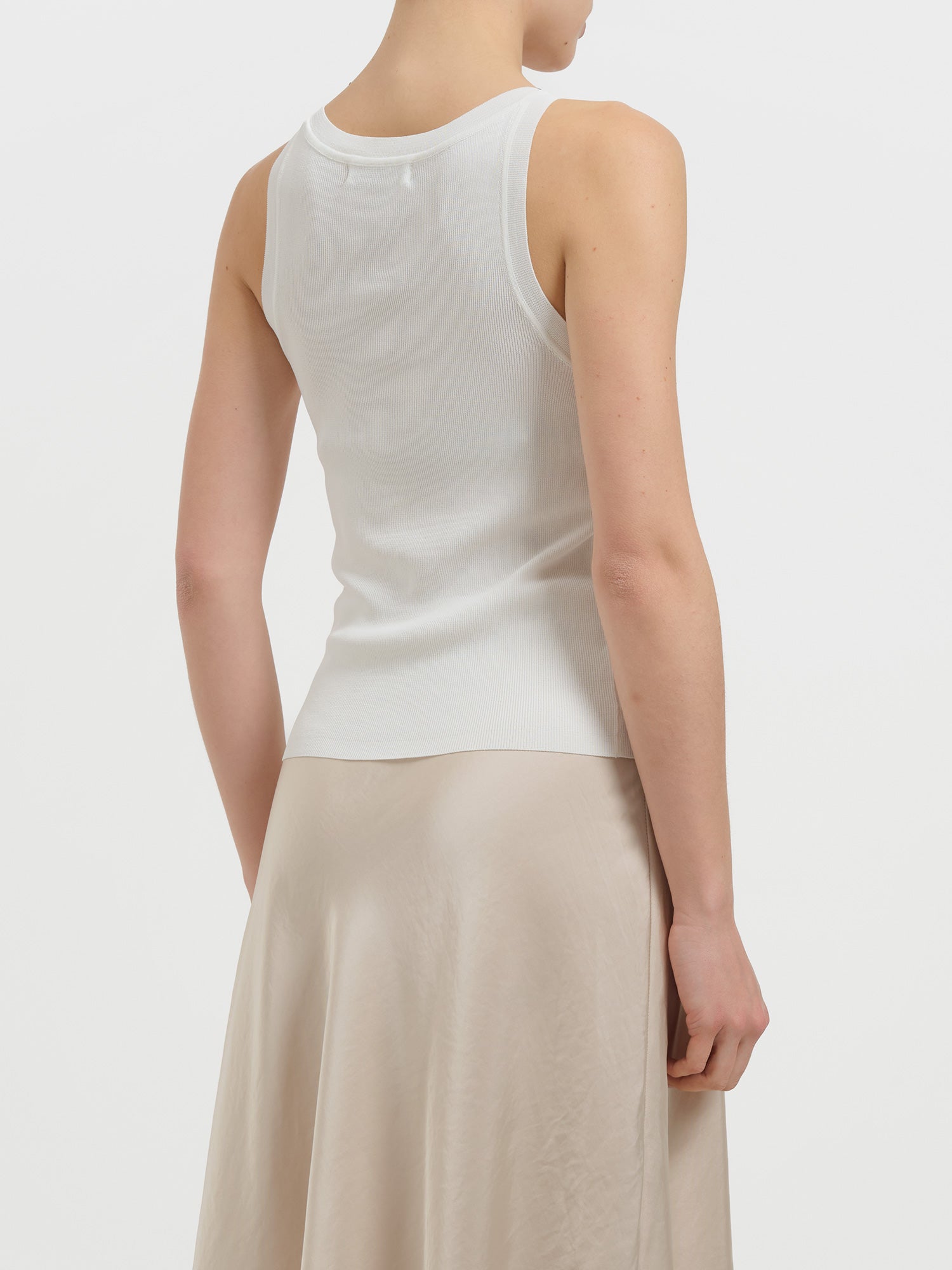 Top con scollo all'americana