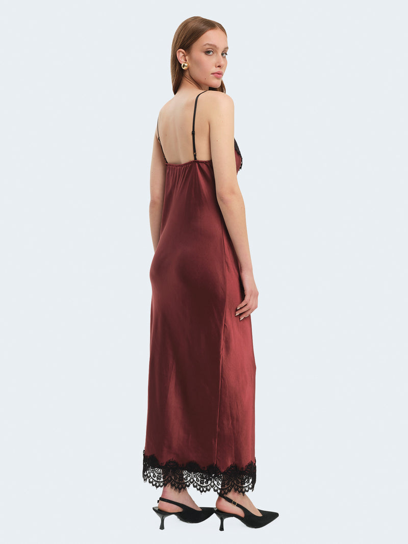 Abito in raso con gonna in pizzo