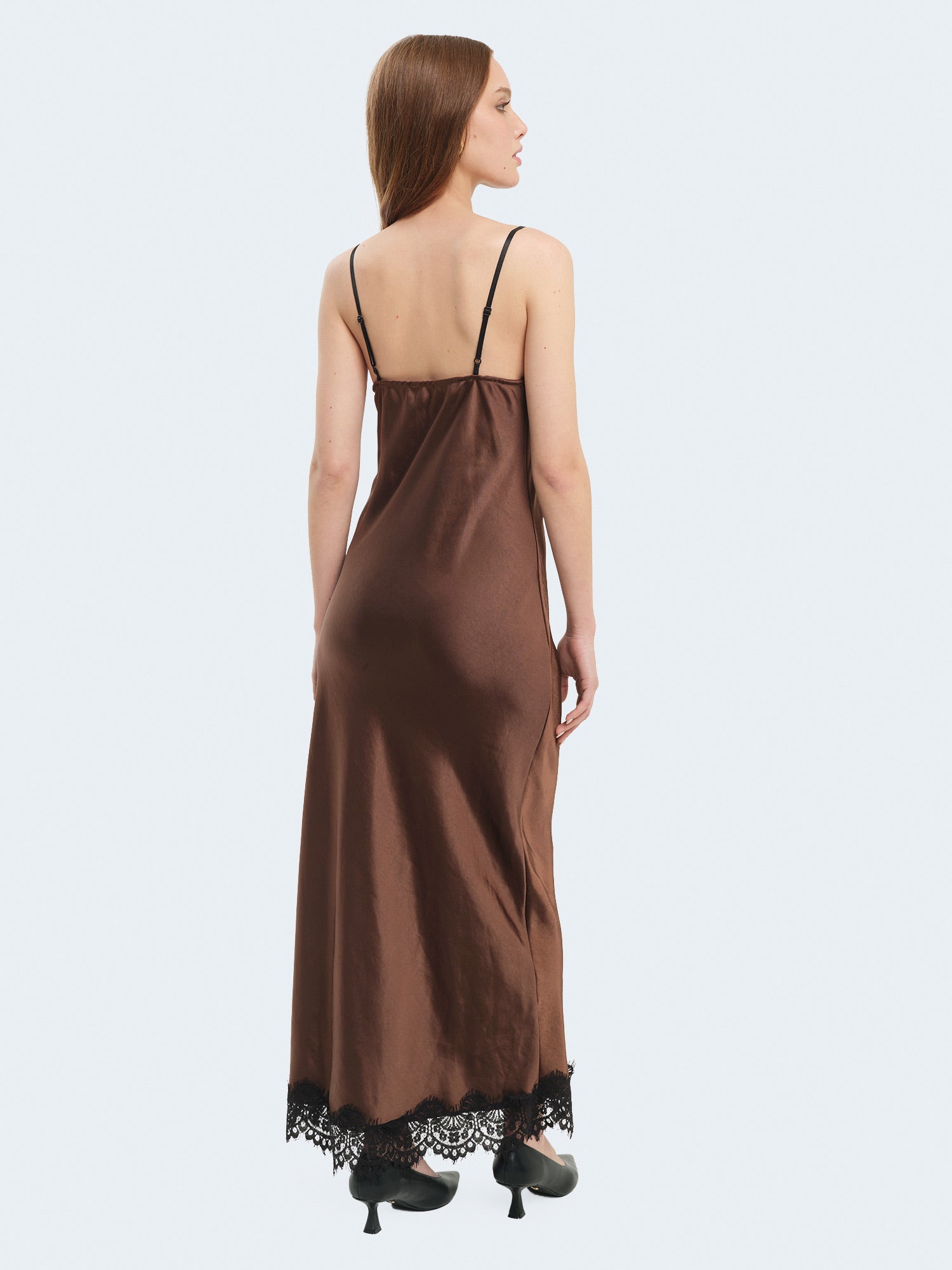 Abito in raso con gonna in pizzo