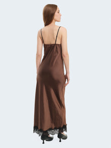 Abito in raso con gonna in pizzo