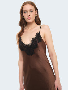 Abito in raso con gonna in pizzo