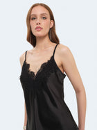 Top in raso con inserti in pizzo