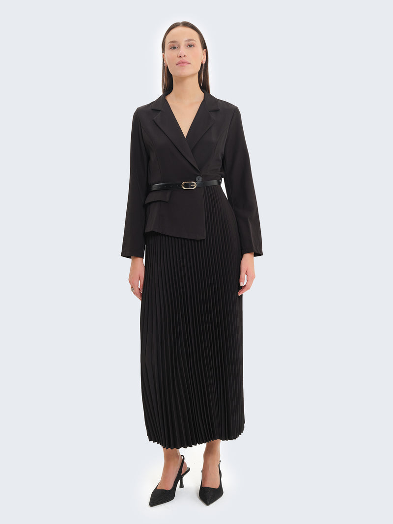 Long dress with pleated skirt