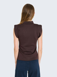 T-shirt con spalline imbottite
