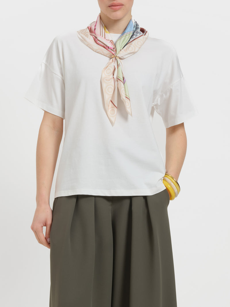 T-shirt con foulard