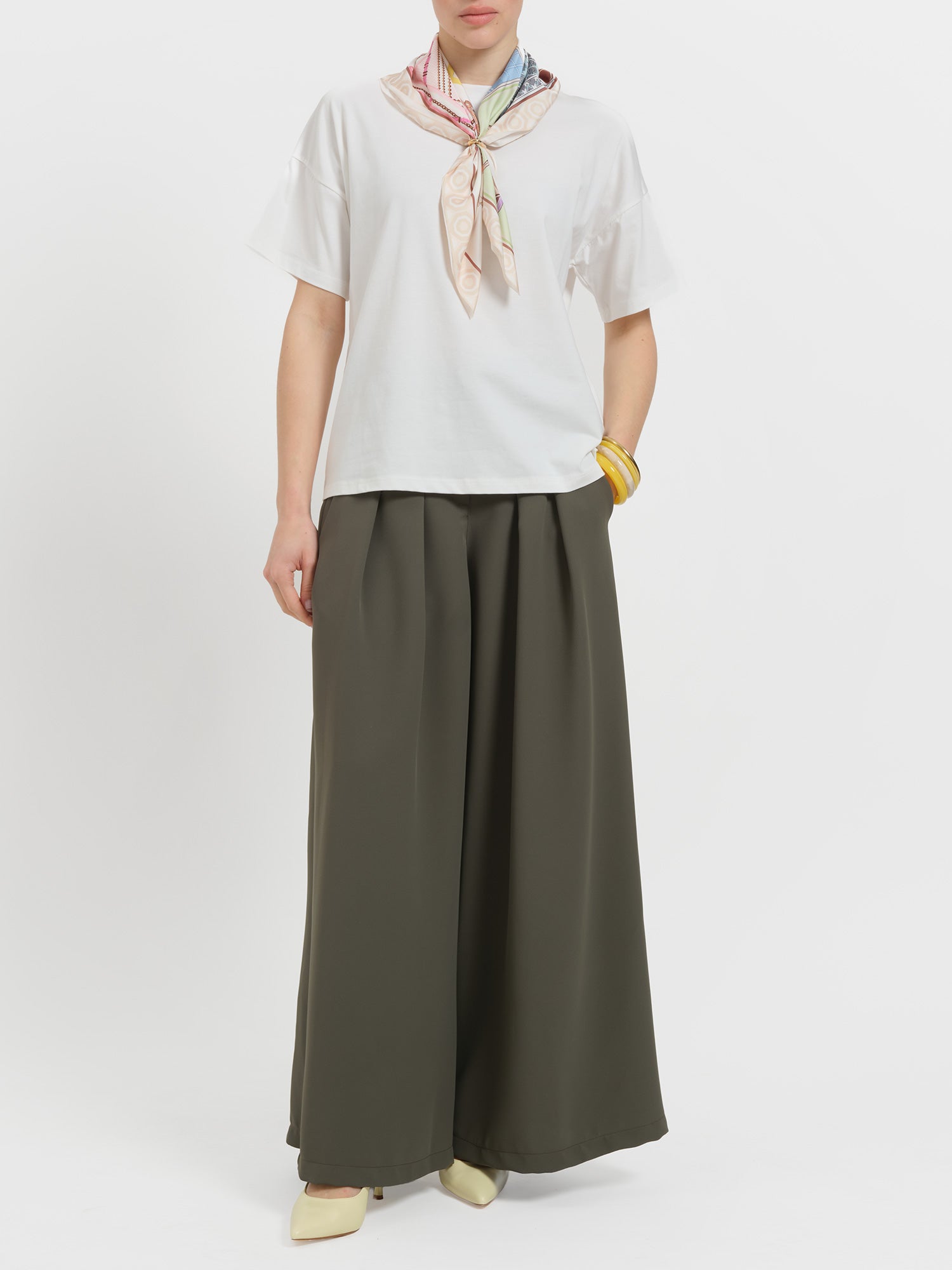 T-shirt con foulard