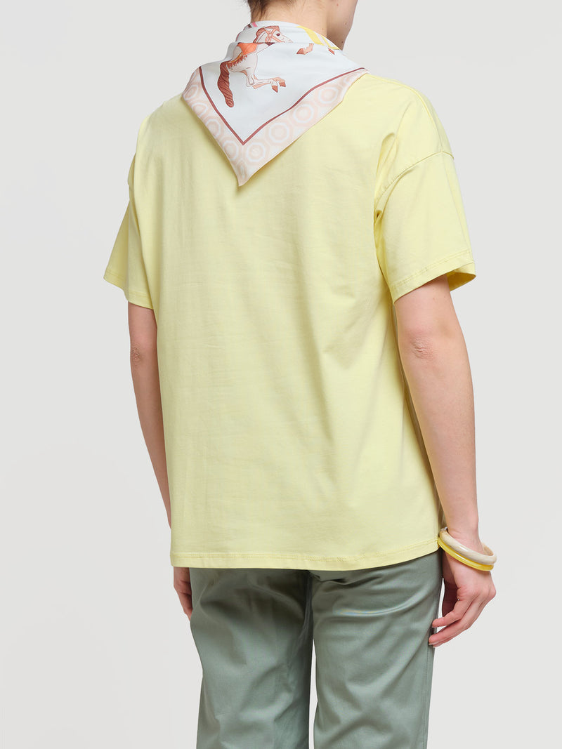 T-shirt con foulard