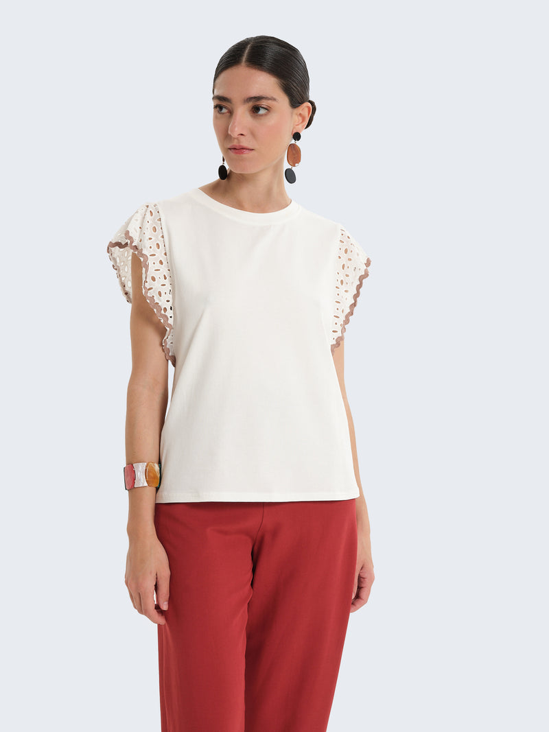 T-shirt con maniche volant traforate