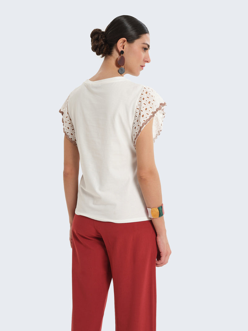 T-shirt con maniche volant traforate