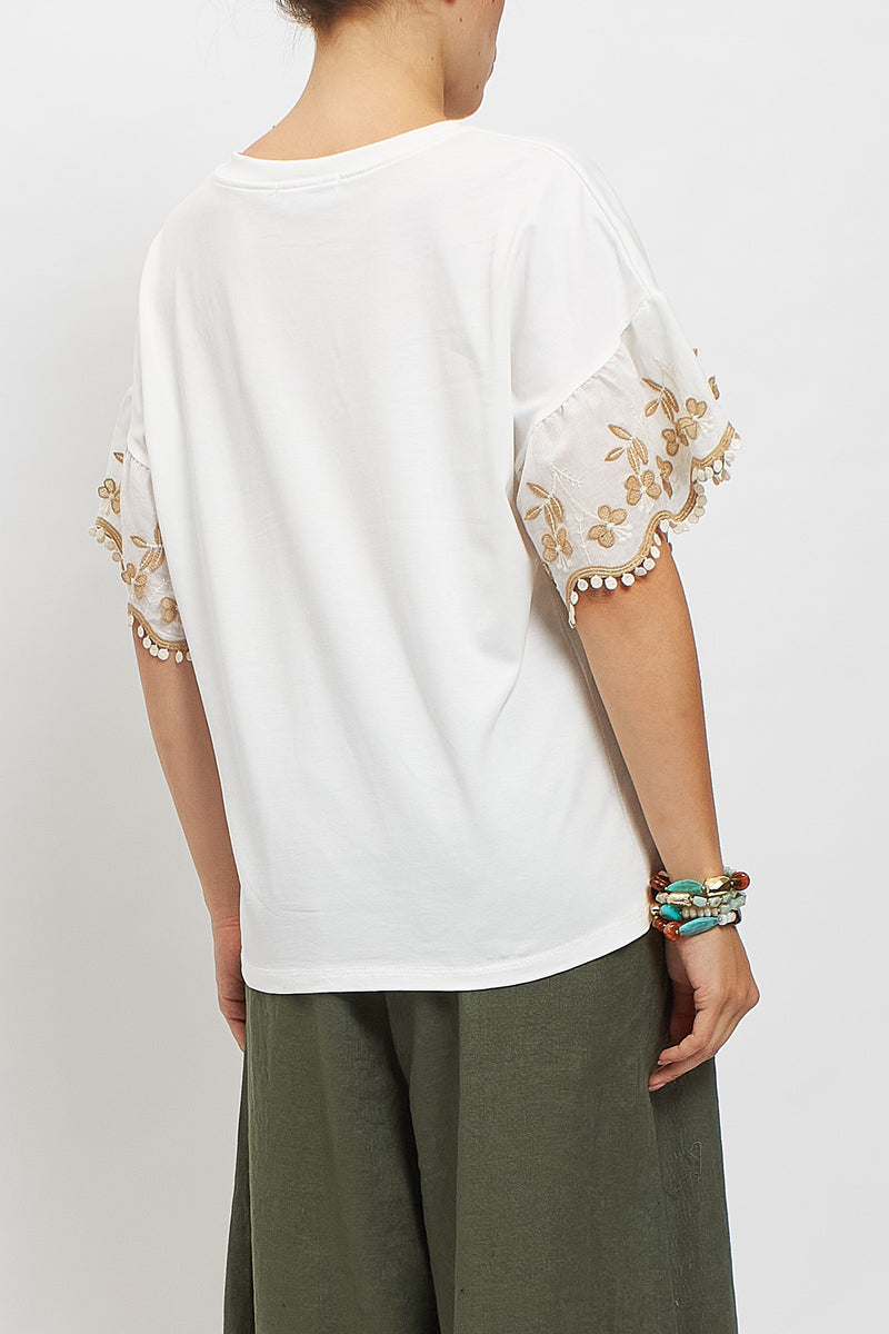 T-shirt con maniche ricamo