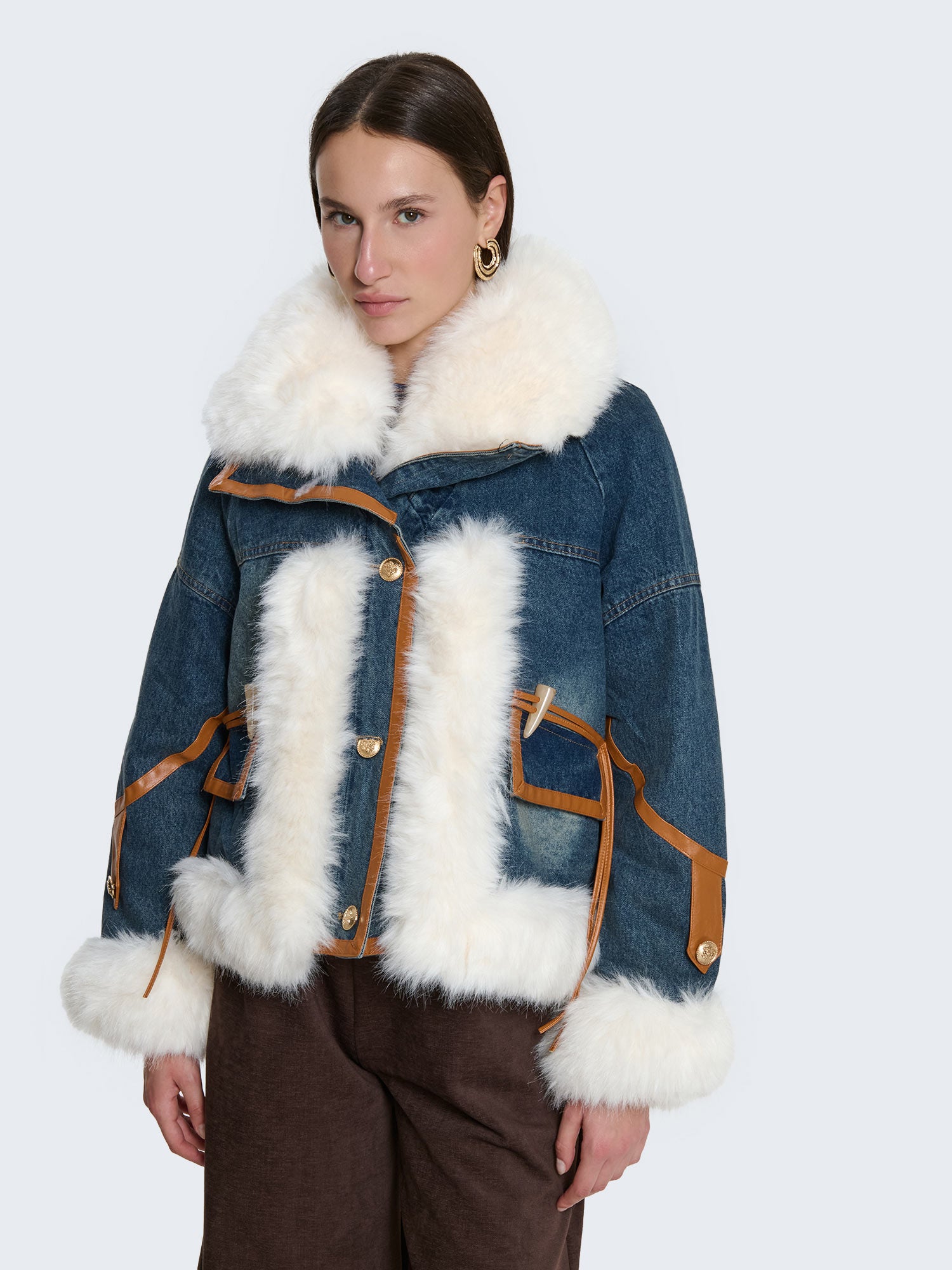 Giacca di jeans con inserti di ecopelliccia