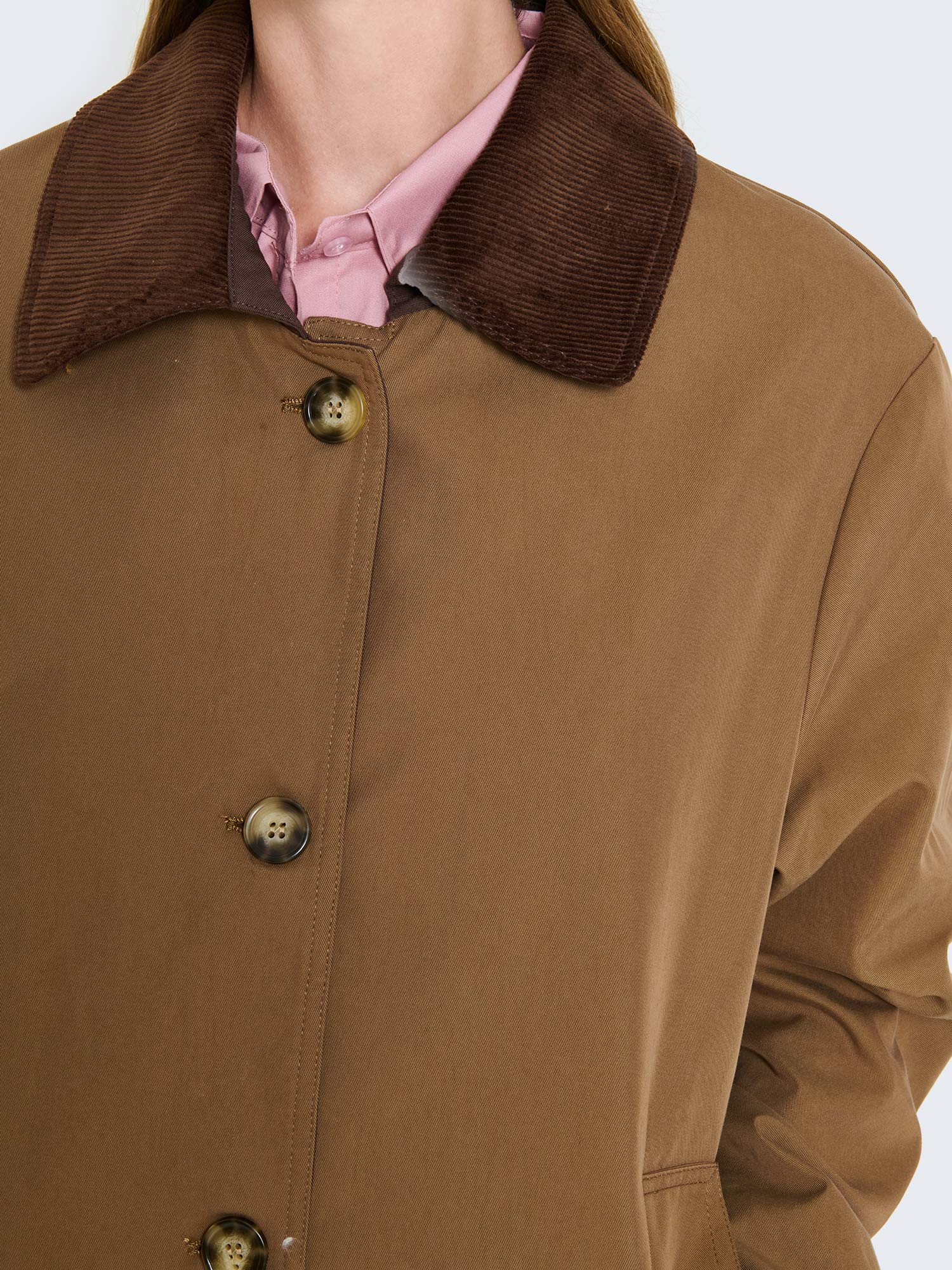 Cappotto con colletto in velluto