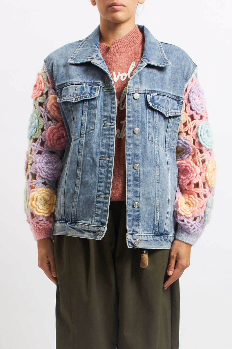 Giacca di jeans con maniche uncinetto