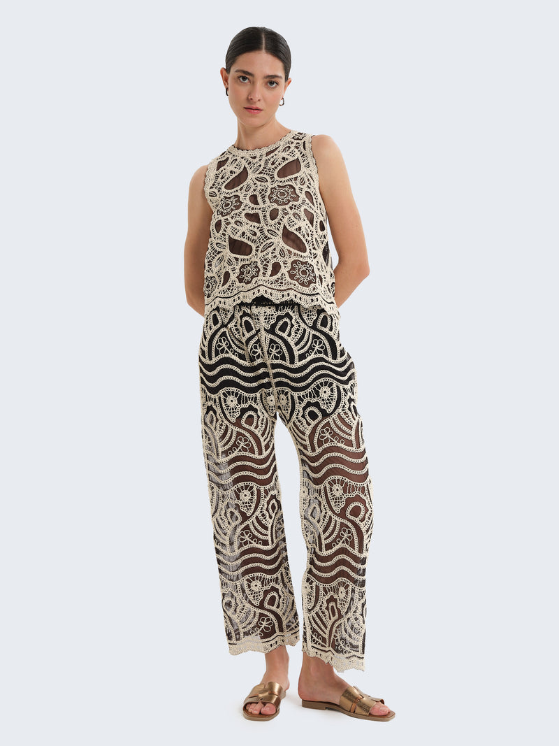 Pantaloni ad uncinetto con trasparenze