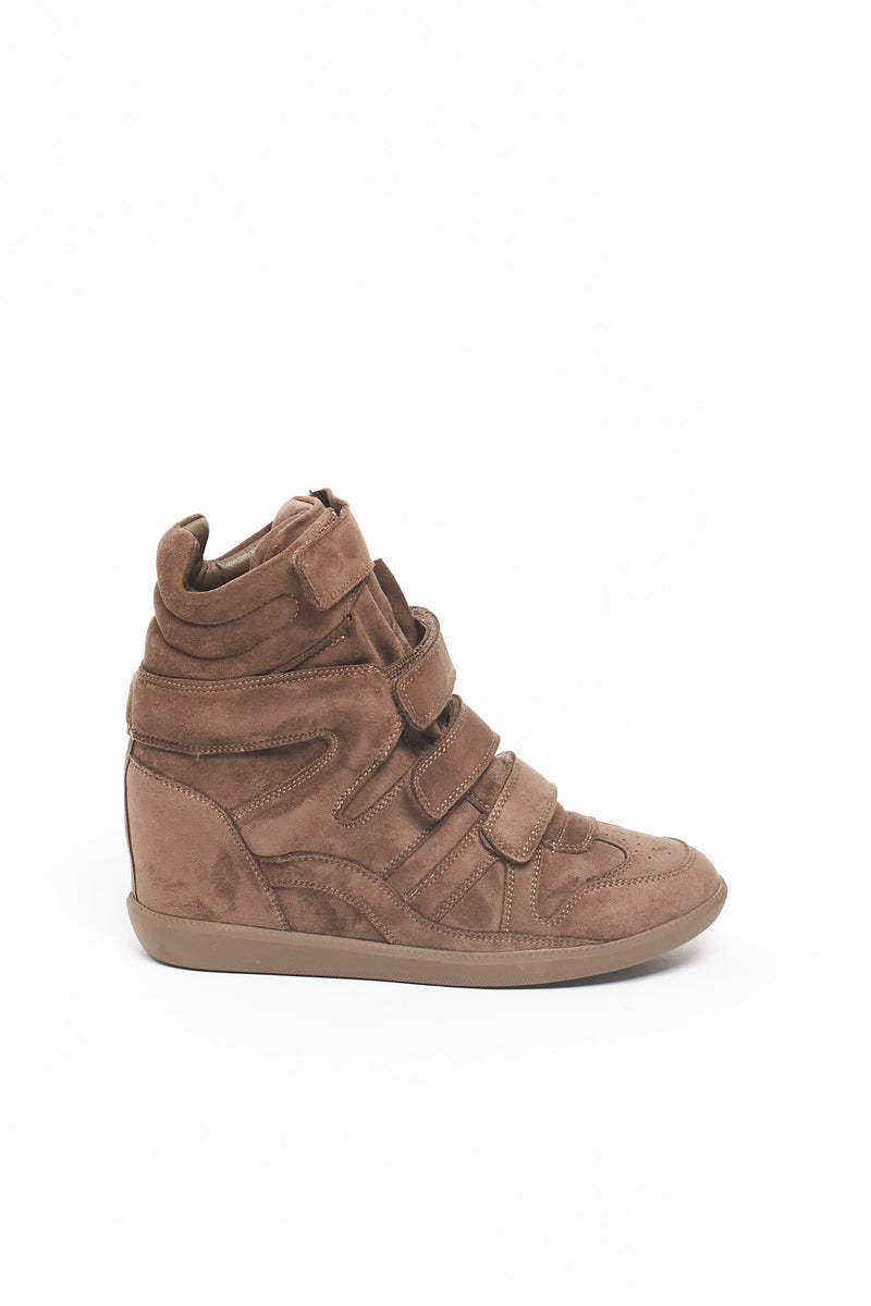 Sneakers a strappo con zeppa