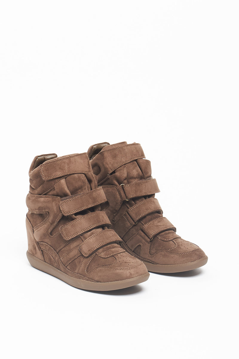 Sneakers a strappo con zeppa