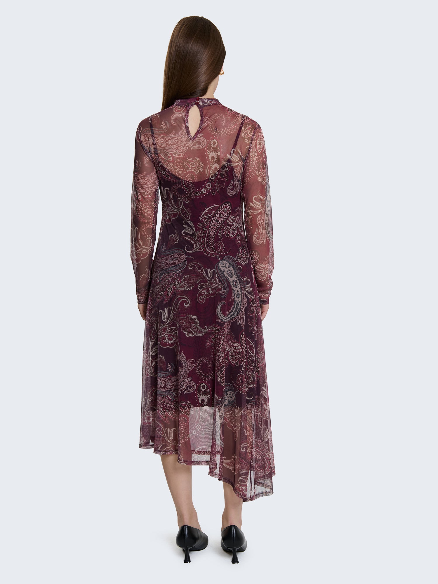 Abito aderente con trasparenze con fantasia paisley