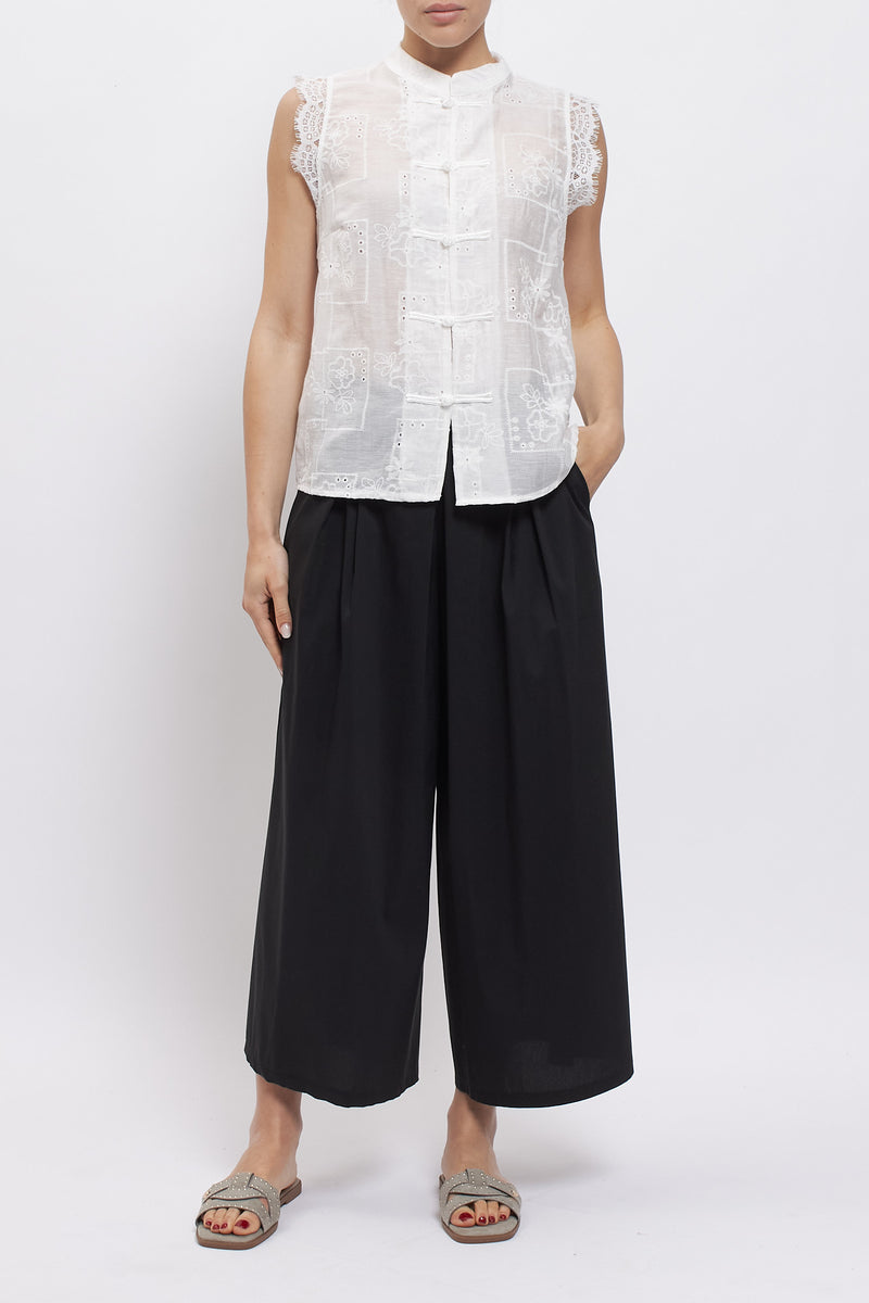 Camicia smanicata con nodi